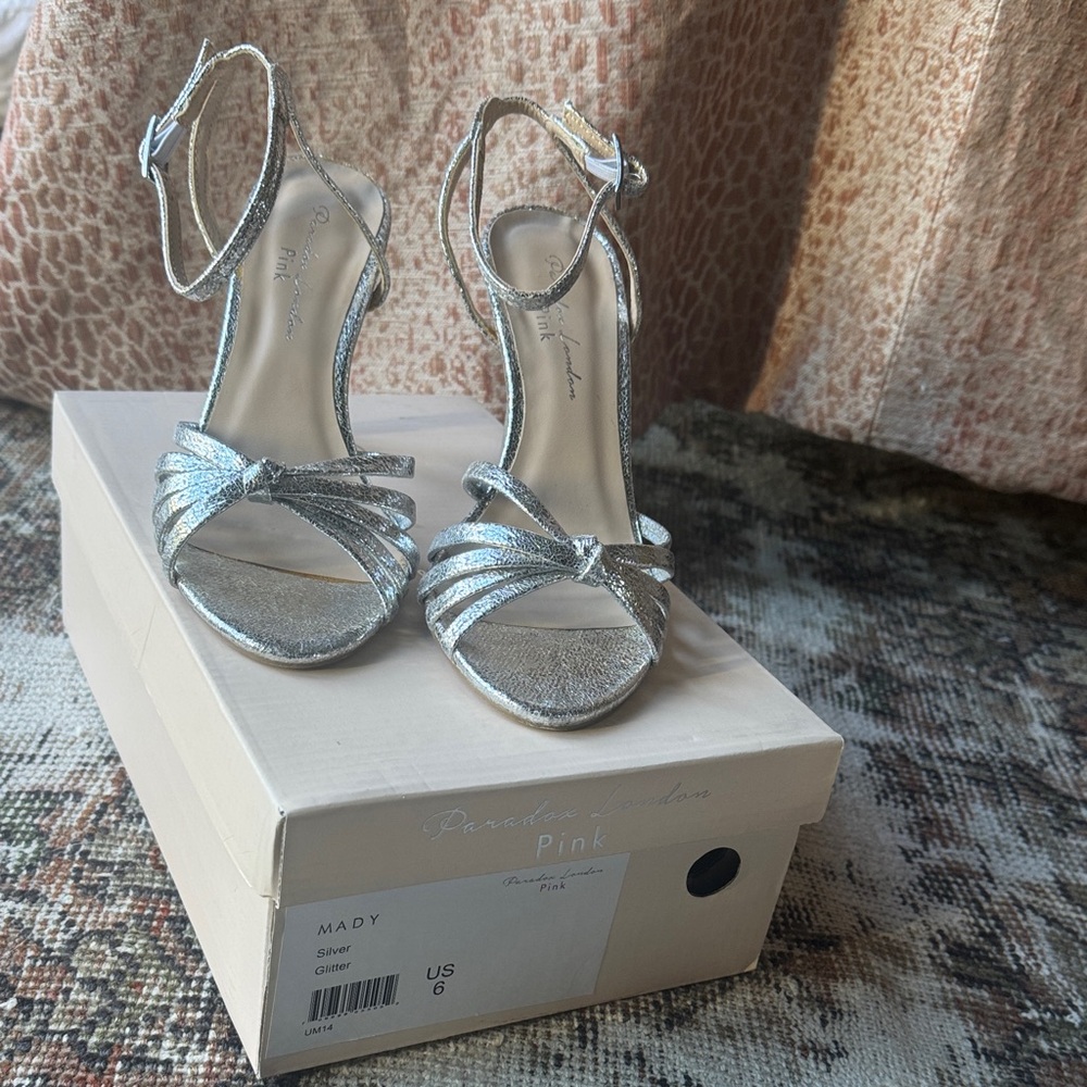 VGUC Metallic Silver Heeled Sandal